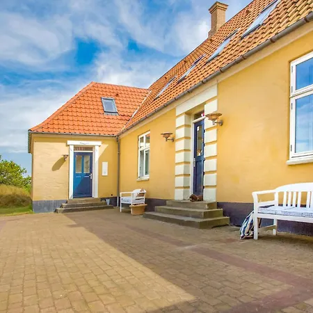 8 Bedroom Beautiful In Hébergement de vacances *